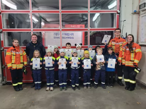 Abnahme der Kinderflamme 1 der Kinderfeuerwehr Ölper