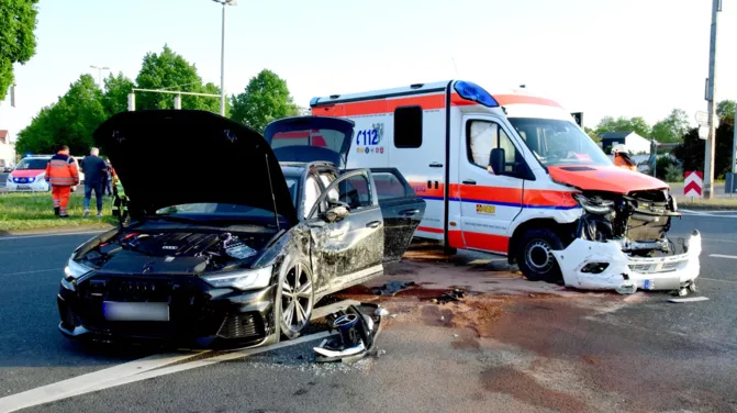 Hilfeleistung: Verkehrsunfall mit vier verletzten Personen