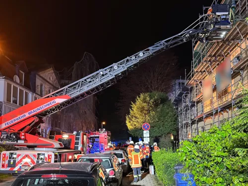 Brand: Brand mit Menschenleben in Gefahr