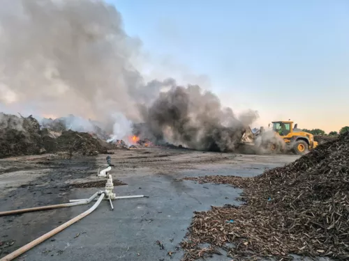 Brand: Großbrand in Abfallentsorgungszentrum