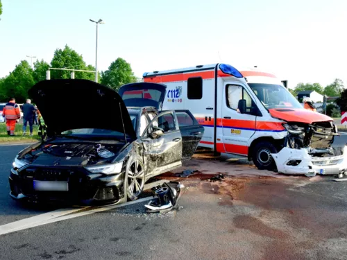 Hilfeleistung: Verkehrsunfall mit vier verletzten Personen