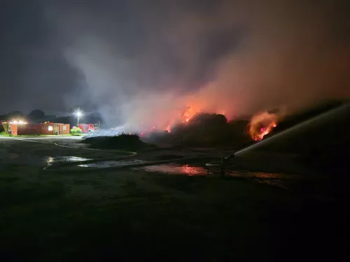 Brand: Großbrand in Abfallentsorgungszentrum