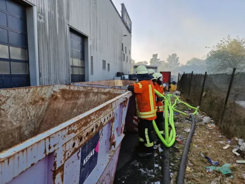 Brand: Großbrand in Abfallentsprgungszentrum