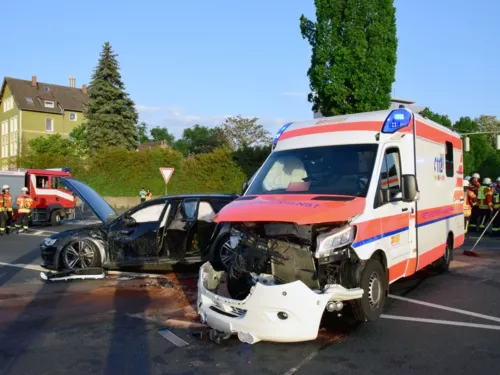 Hilfeleistung: Verkehrsunfall mit vier verletzten Personen