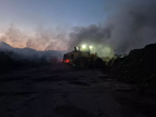 Brand: Großbrand in Abfallentsorgungszentrum