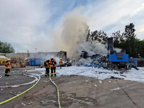 Brand auf Recyclinghof