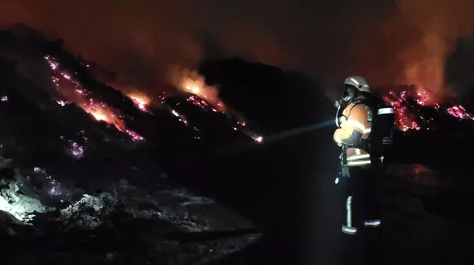 Brand: Großbrand in Abfallentsorgungszentrum