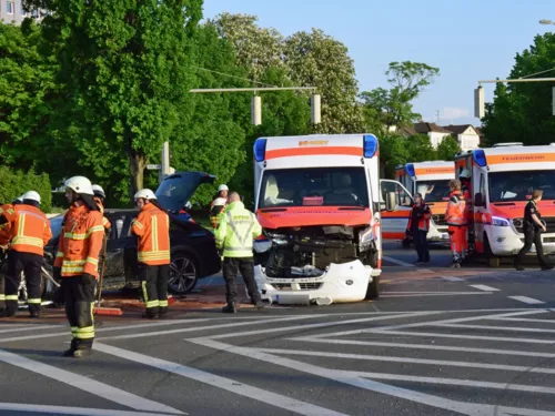 Hilfeleistung: Verkehrsunfall mit vier verletzten Personen